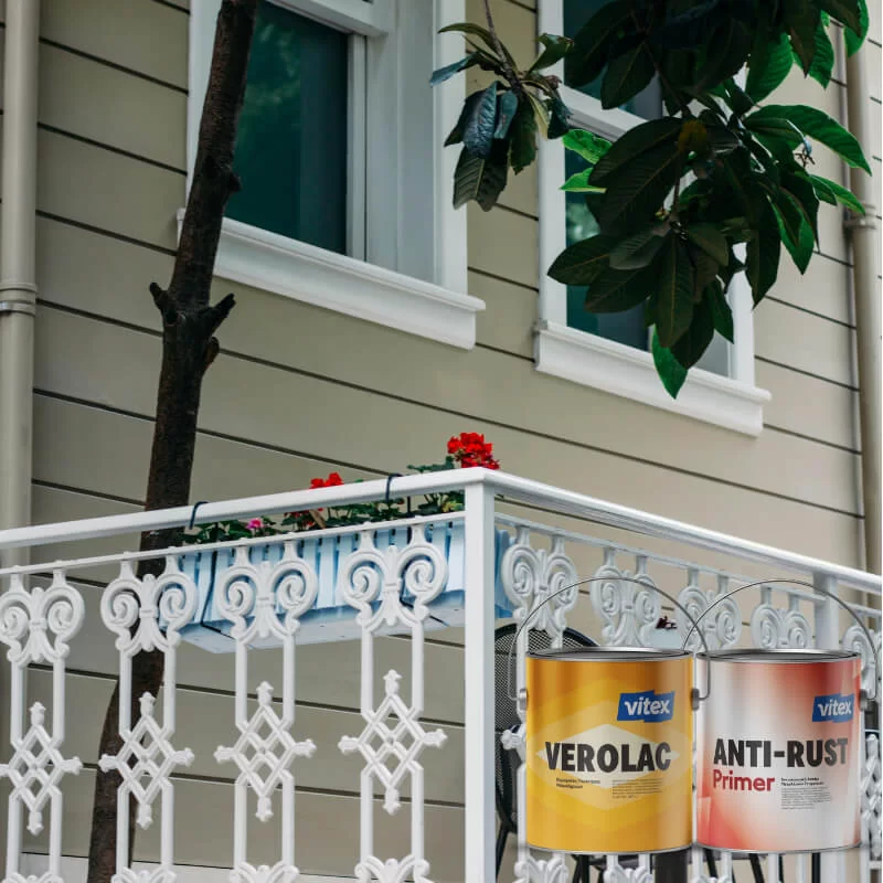 Λευκό, γυαλιστερό, ντουκόχρωμα Verolac για βάψιμο εξωτερικών κάγκελων